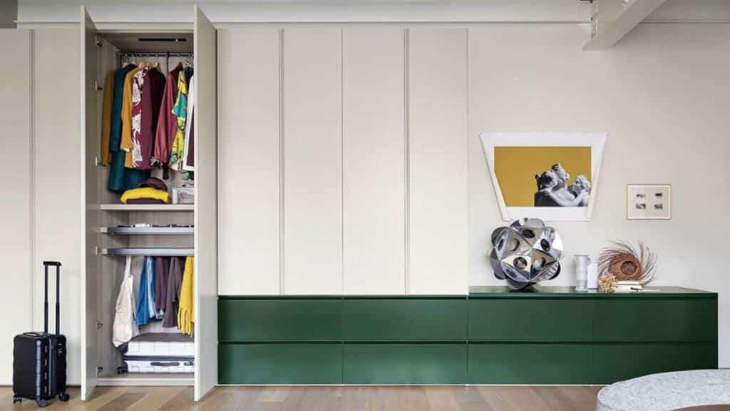 armoire verte blanche battante tiroirs