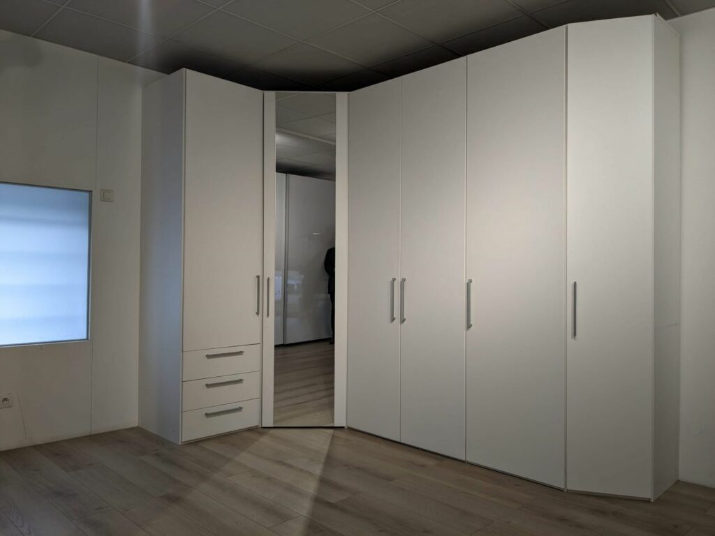 Armoire Nolte fermée
